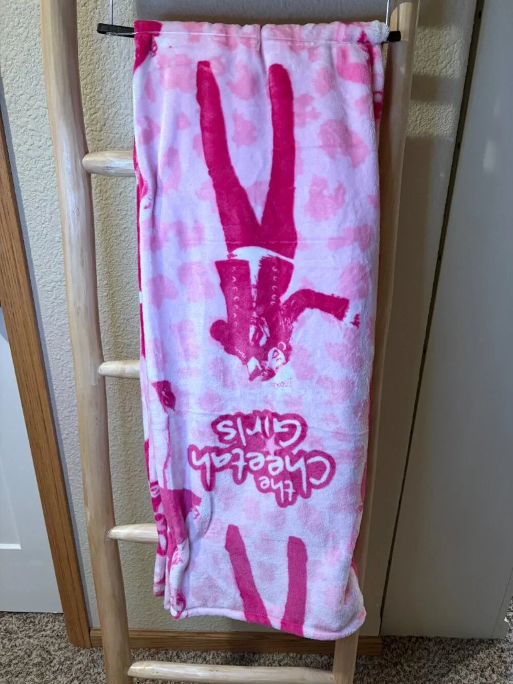 Disney Channel Throwback The Cheetah Girls Plush Throw Blanket 50x70 NWT Pink